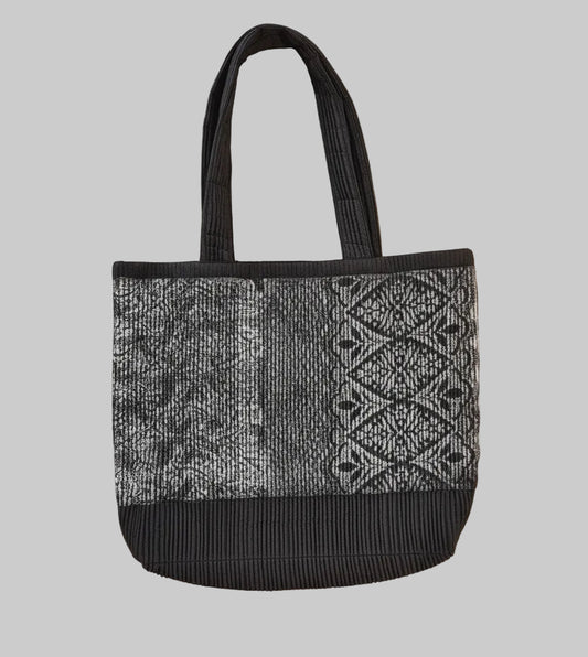VERTICAL QUILTED TOTE BAG