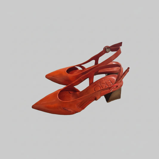 POINTED LAMBSKIN HEELS