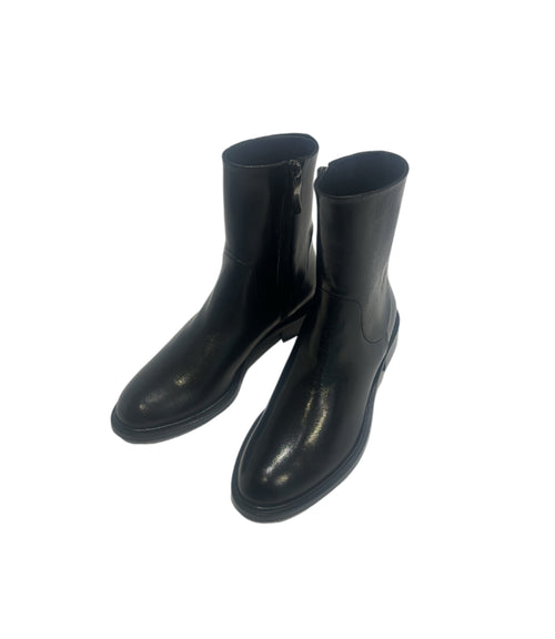 Minimalist Black Ankle Boots – Versatile Essential