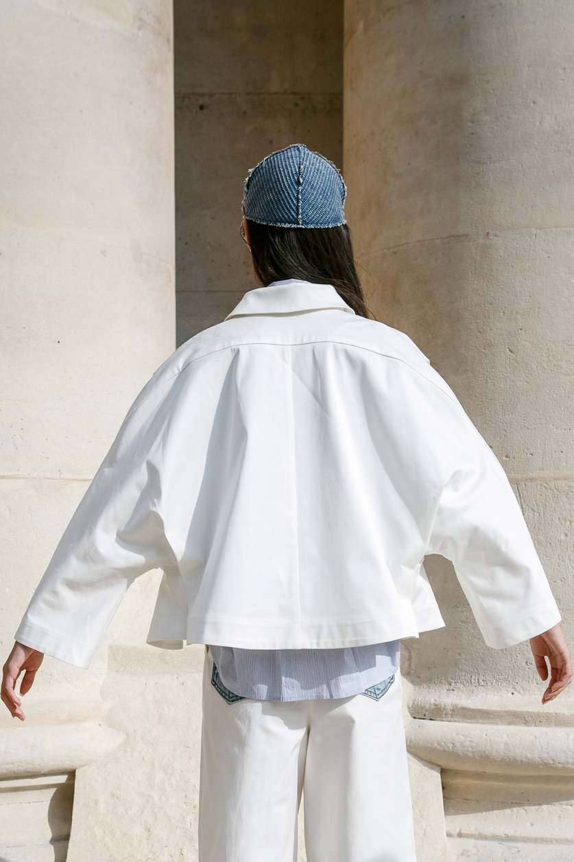 Short jacket, pleated sleeves